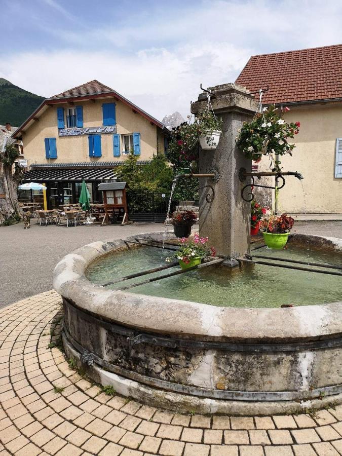 Hotel L'Envie Des Mets Lus-la-Croix-Haute Exterior foto